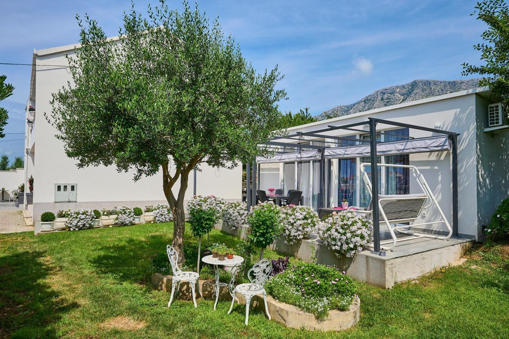 Apartments Infinity Kaštela Стая снимка